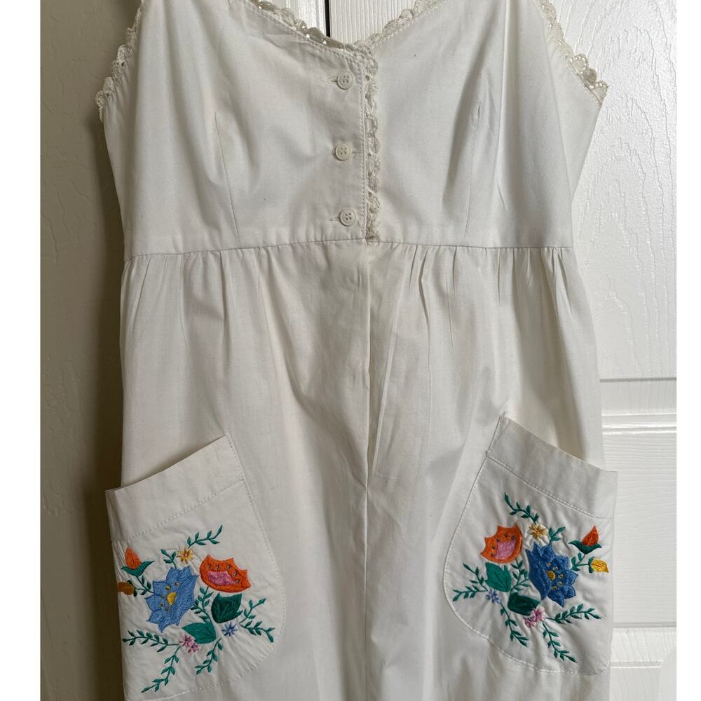 Vintage Cottage Core White Sleeveless Dress Embroidered Flowers Whip-O-Will - Picture 2 of 6